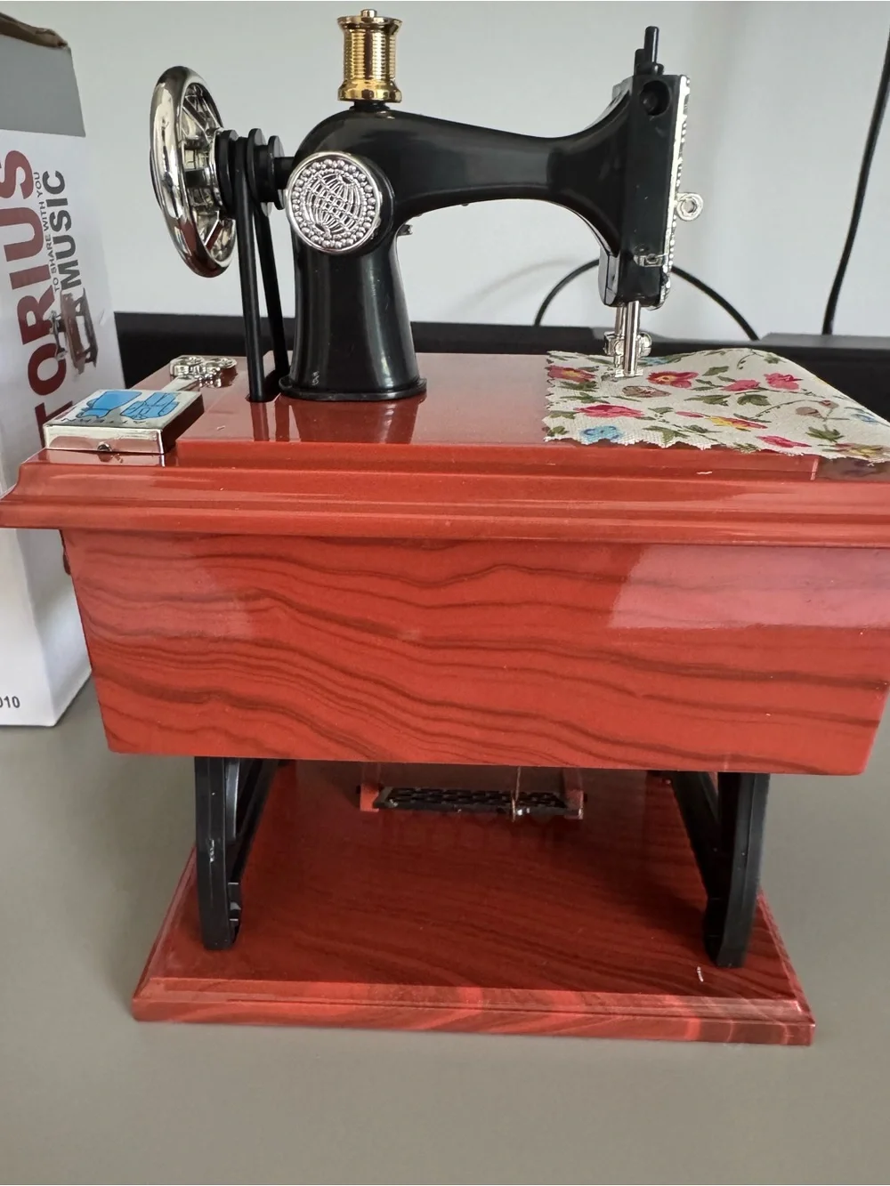 Vintage-Style Black & Red Decorative Sewing Machine for Home Office